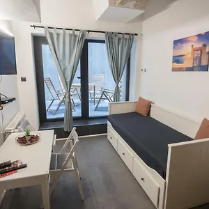 Peaceful Basement With Terrace & Free Gym Budapest